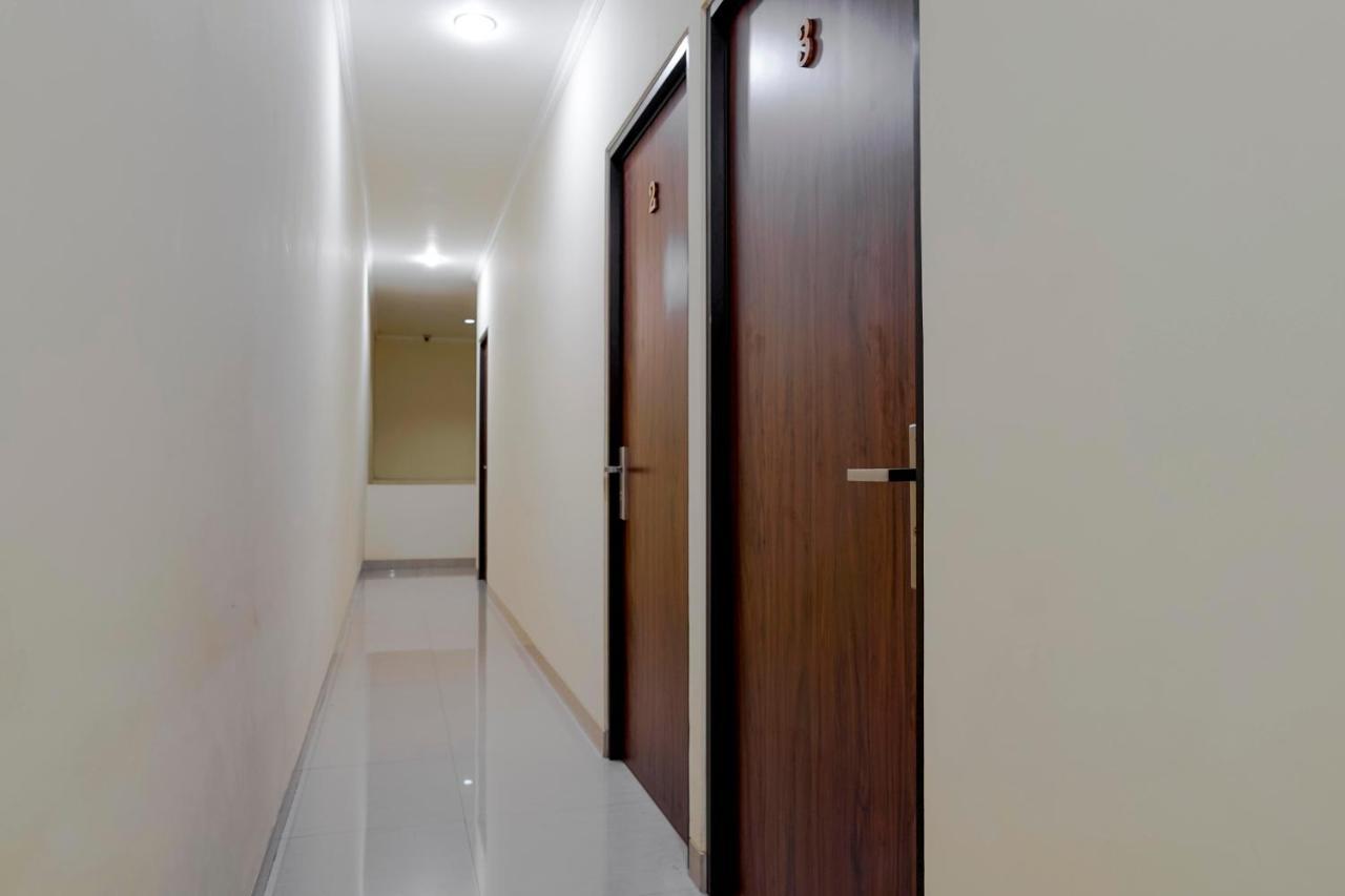 Reddoorz @ Jalan Biak Roxy Yakarta Exterior foto