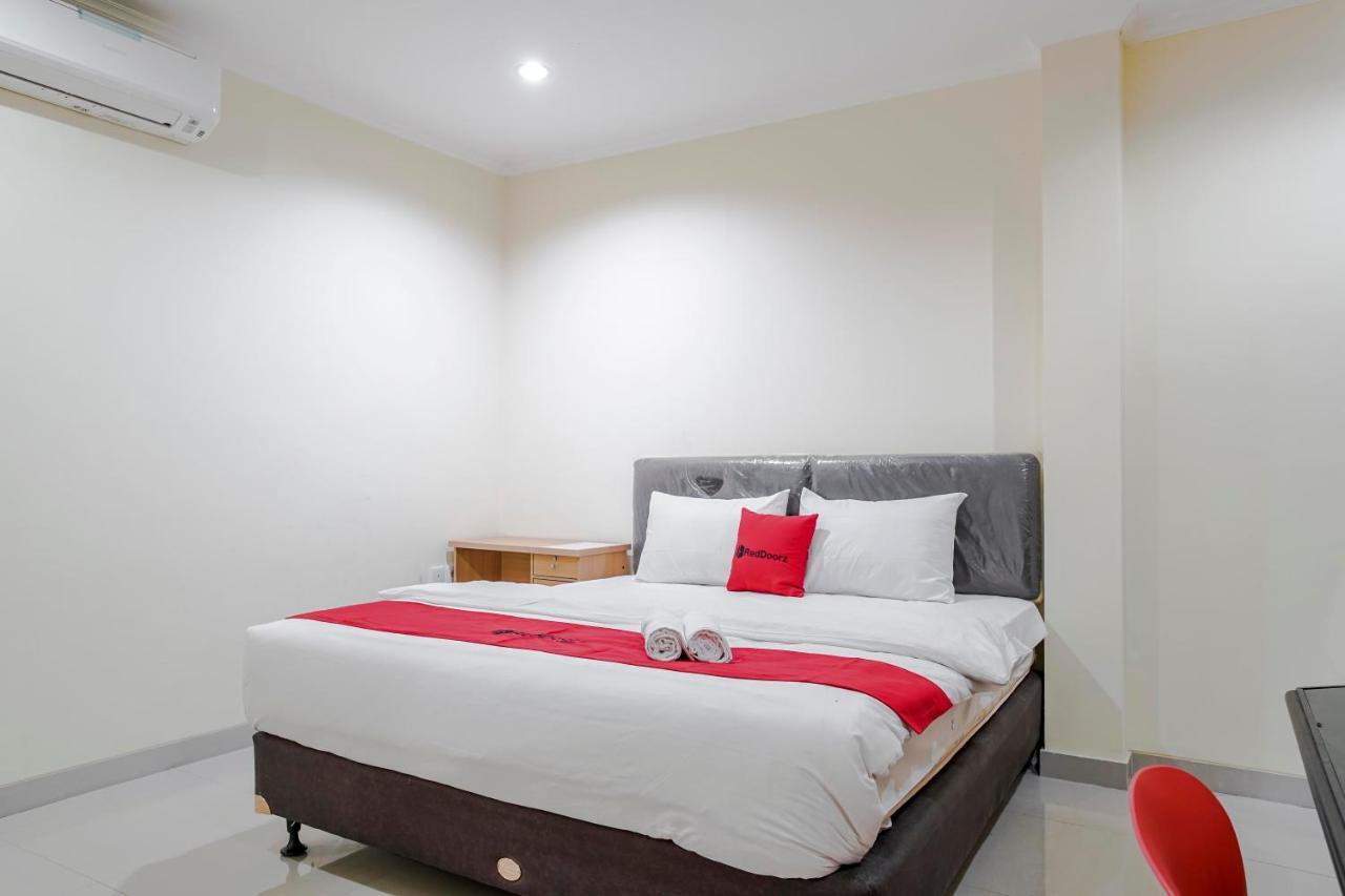 Reddoorz @ Jalan Biak Roxy Yakarta Exterior foto